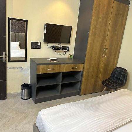 Hotel Kritika เกรทเตอร์นอยดา ภายนอก รูปภาพ
