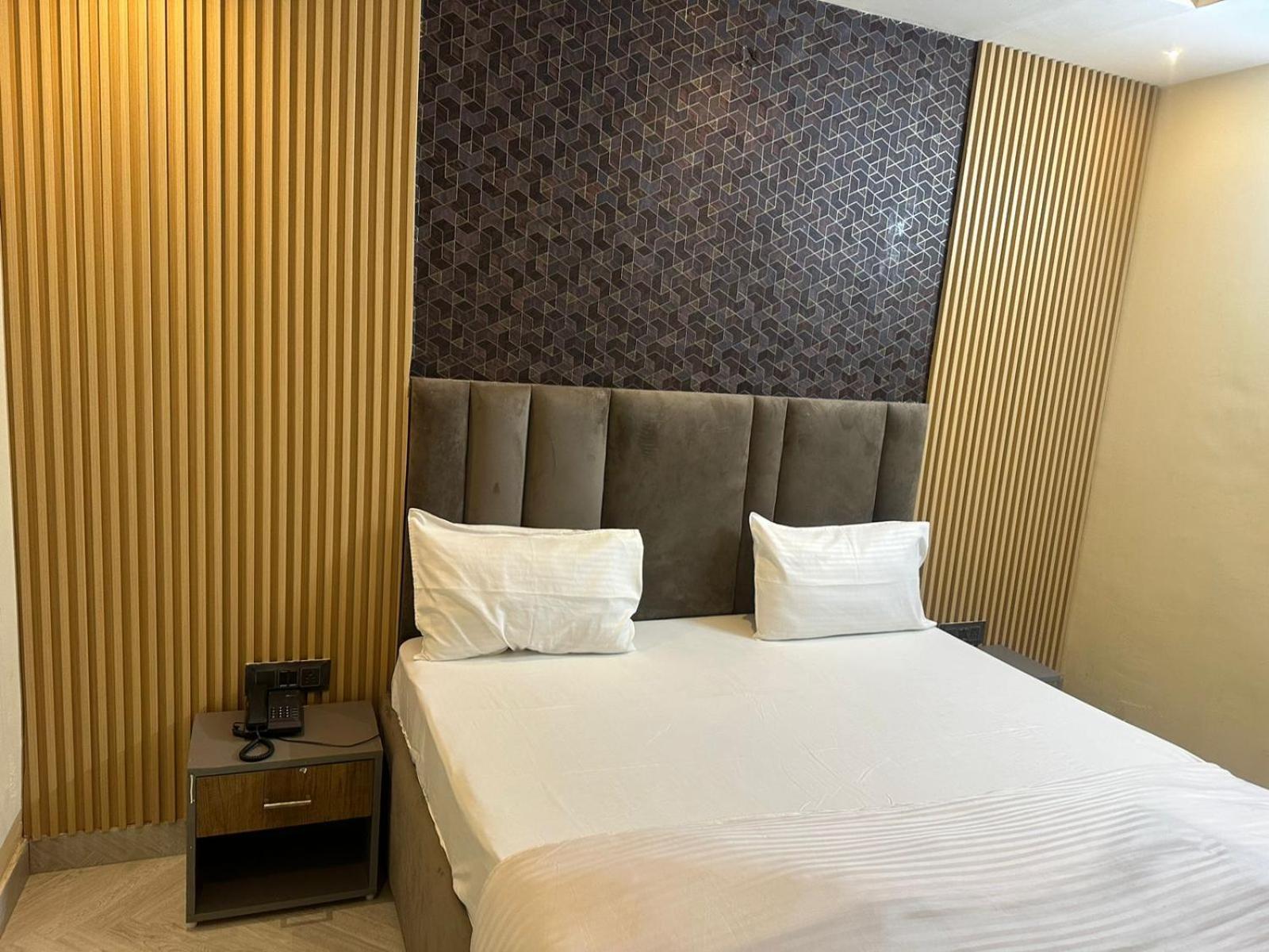 Hotel Kritika เกรทเตอร์นอยดา ภายนอก รูปภาพ