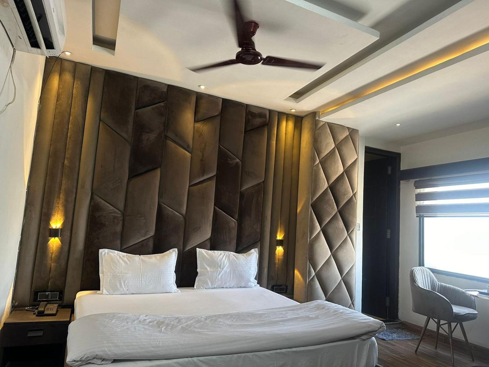 Hotel Kritika เกรทเตอร์นอยดา ภายนอก รูปภาพ