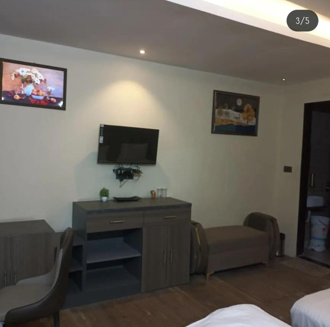 Hotel Kritika เกรทเตอร์นอยดา ภายนอก รูปภาพ